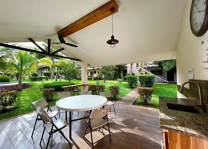 Calm & Palms Second Floor Holiday home *